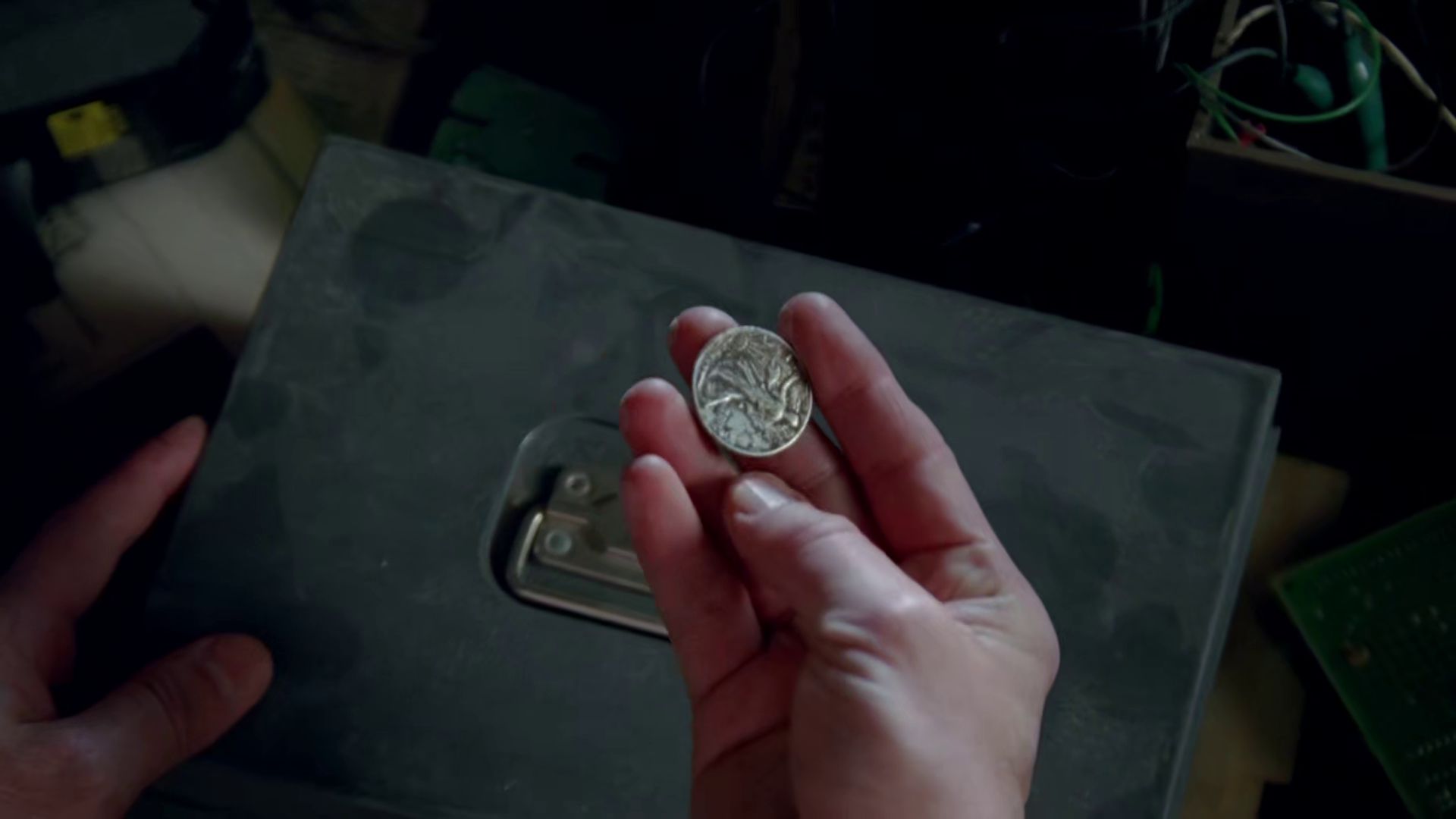 Connection: Walter found Peter's coin